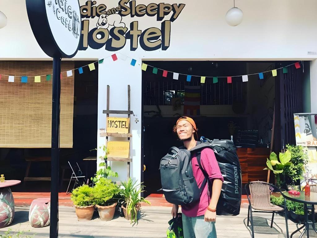 Oldie And Sleepy Hostel Удон-Тхани Экстерьер фото