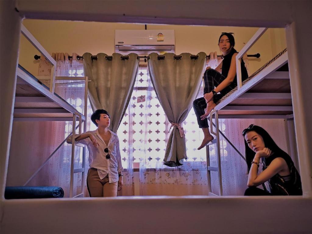 Oldie And Sleepy Hostel Удон-Тхани Экстерьер фото